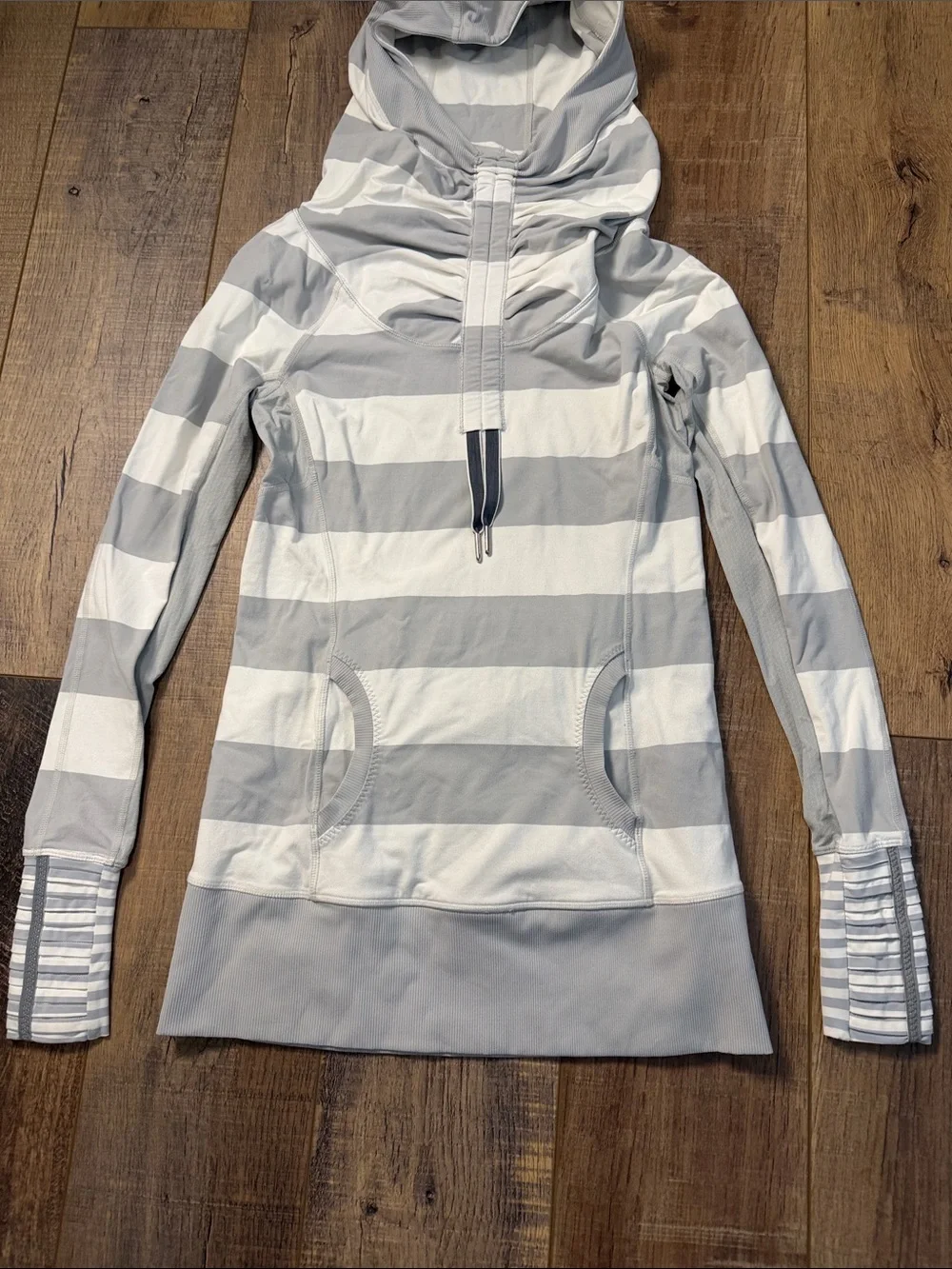 Lululemon Athletica Run Stay On Course Grey White Stripped Pullover Hoodie Sz 4